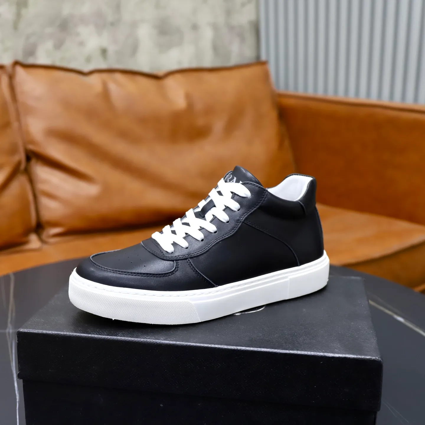 Ex-factory price: 460💰🙅‍♂️🙅‍♂️🙅‍♂️ Brand: PRADA Standard code: 38–44 (45 can be customized) Grade: Same as the official website Material: Original cowhide fabric Comfortable pigskin lining Lightweight wear-resistant outsole Style category: Men's fashionable casual shoes and boots Running sneakers Distinguished luxury brand elements Top luxury Color: actual picture color